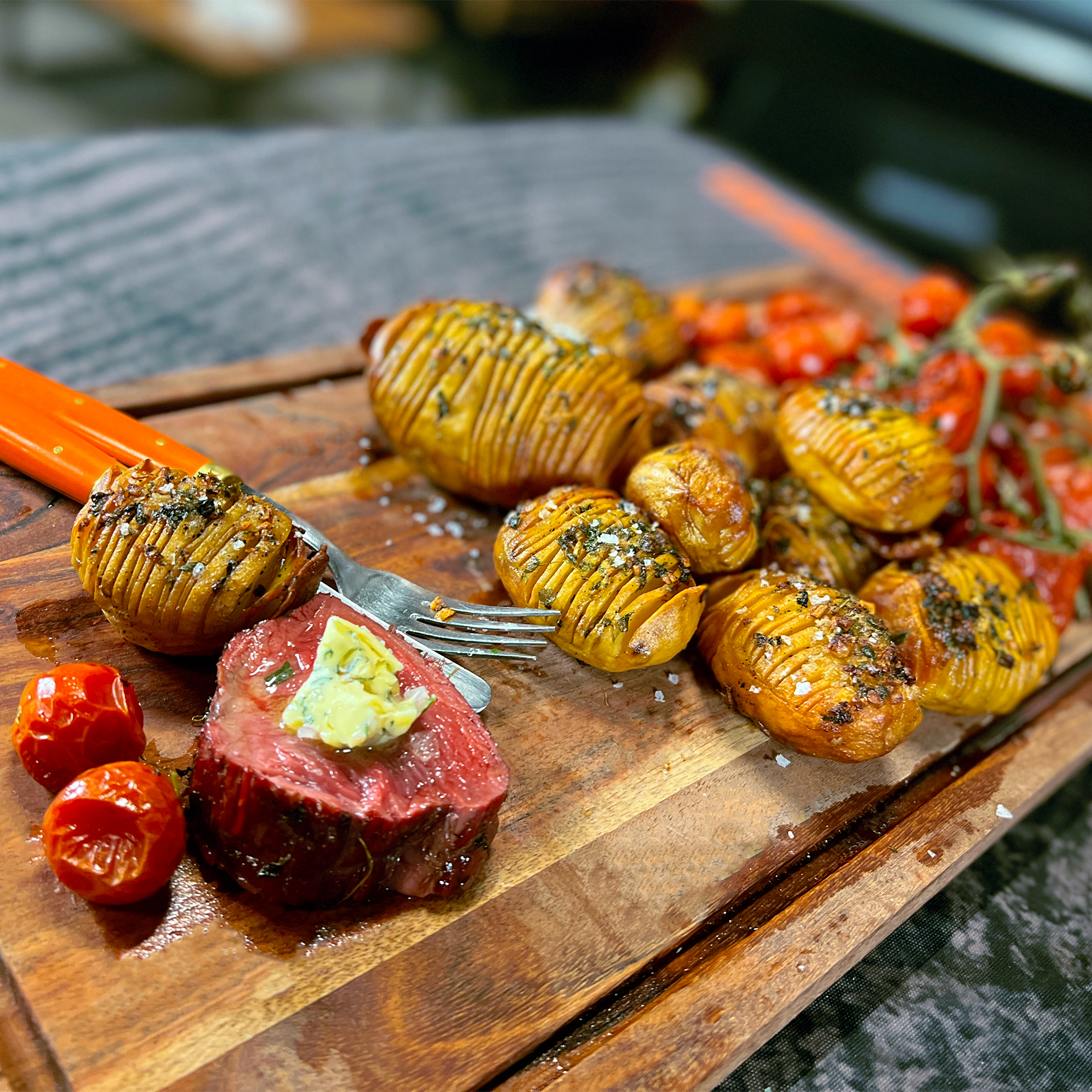 Oksemoerbrad Med Bearnaisesmoer Og Hasselbackkartofler Opskrift Pillegrill 1 3772