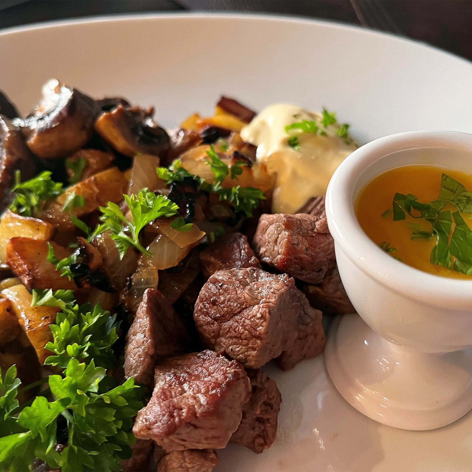 Biff Rydberg med senaps- och pepparrotskräm - Backyard Living A/S