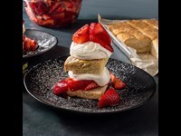 Plaatbakad Jordgubbstaarta Recept Pelletsgrill